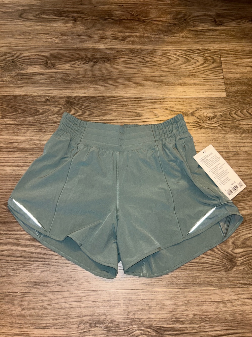 Lululemon Hotty Hot Shorts Size 6-Brand New with Tags